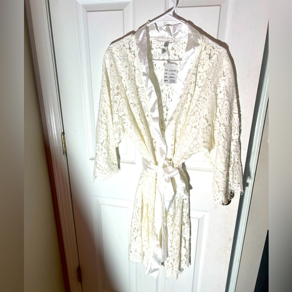White bridal robe-size xl -new - Picture 1 of 3
